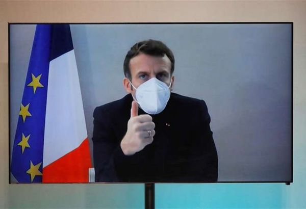 Macron, con covid-19, se aísla en una residencia cerca de París