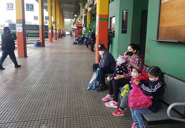 Ambigüedad de gobierno motiva protestas en la Terminal de Asunción - Nacionales - ABC Color