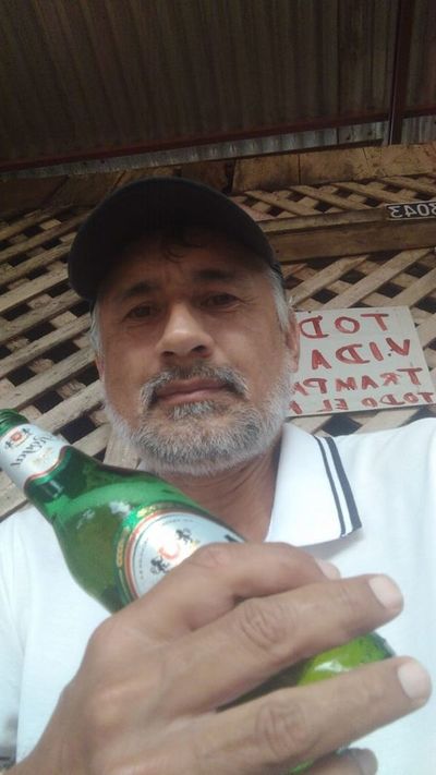 Indignación en grupos de WhatsApp por foto de Aragão con cerveza en las manos