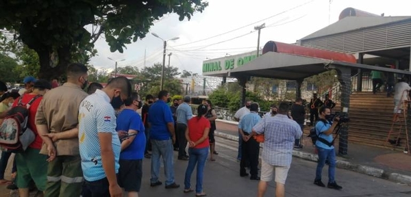 HOY / Transportistas se suman a reclamos por medidas de restricción de fin de año