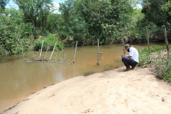 Denuncian extracción ilegal de agua en arroyo y laguna de Valenzuela