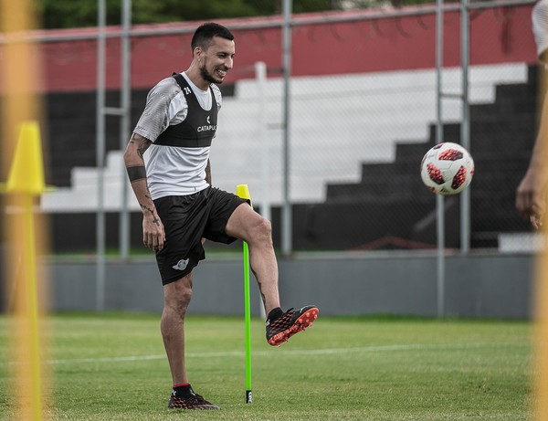Vangioni ocuparía el lugar de Iván Piris