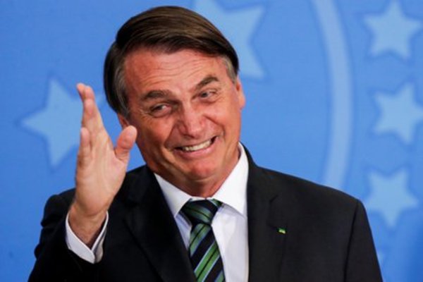 “Si le nace barba a una mujer o un hombre empieza a hablar fino”: Bolsonaro opina sobre vacuna anti covid