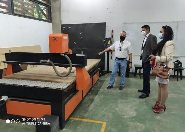 Visita técnica para habilitación de nueva carrera en UNE - ABC en el Este - ABC Color