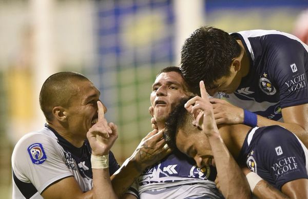 Sol deja en llamas la República - Fútbol - ABC Color