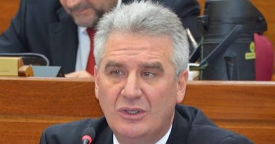 La Nación / Cuestionan excesiva deuda que se contrajo