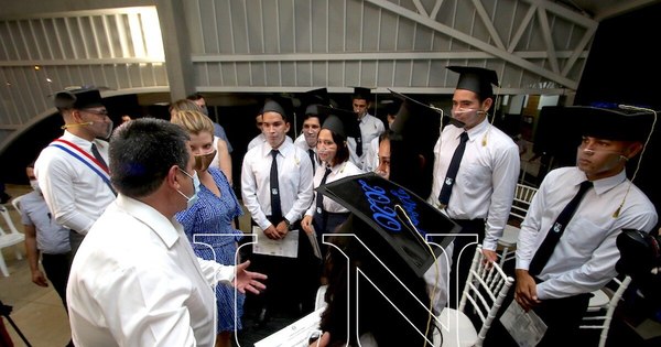 La Nación / Cartes: “El patrimonio del país es la juventud”