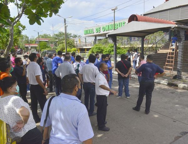 Firmas  recibirían una “estocada final” con nuevas restricciones del Gobierno - Nacionales - ABC Color