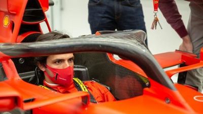 Carlos Sainz ya viste de rojo Ferrari y ya tiene fecha para sus primeros entrenamientos