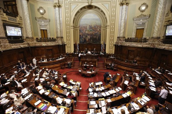 El Parlamento uruguayo ratificó ley para cerrar las fronteras durante 20 días por el COVID » Ñanduti