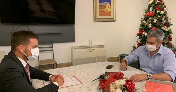 La Nación / Abdo firmó el decreto sobre las nuevas medidas para las fiestas de fin de año