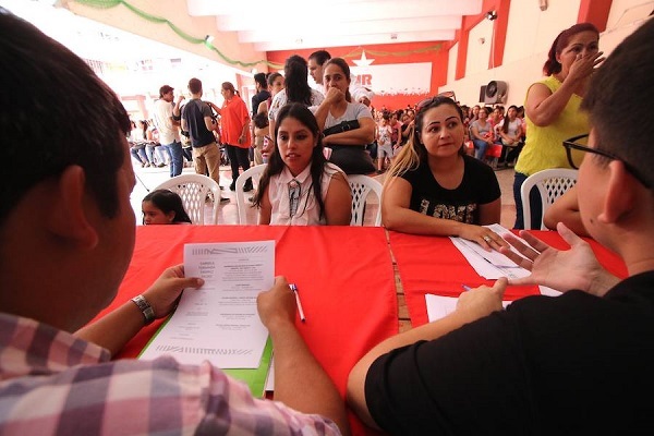 Empresas ofrecerán empleos a personas que no terminaron el colegio