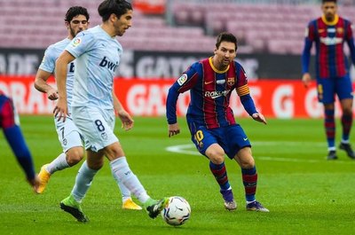El Rey Leo: Messi iguala el mítico récord de Pelé