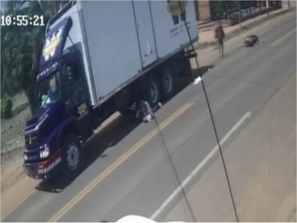 Un bebé y dos mujeres sobreviven tras ser atropellados por un camión
