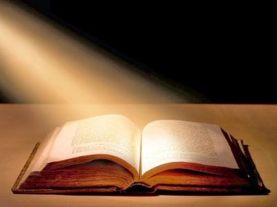 Recuerdan que es "inadecuado" usar fotocopias de la Biblia en misa