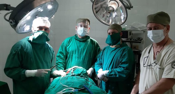 Intervienen con éxito a un joven con trauma craneal - Noticiero Paraguay