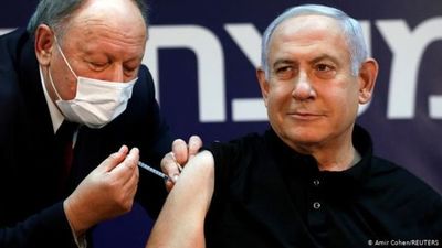 Netanyahu recibe la primera vacuna contra el coronavirus en Israel