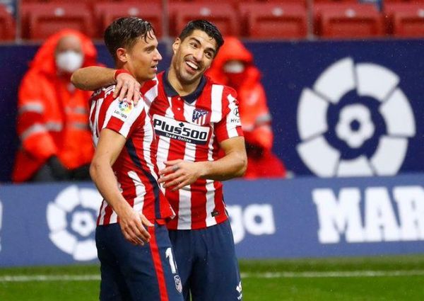 El Atlético afianza el liderato de Liga, con doblete de Suárez
