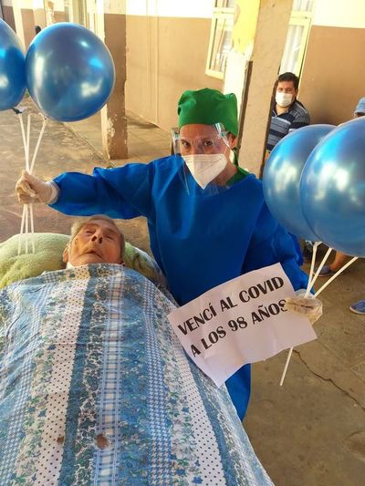 Un abuelito de 98 años fue dado de alta tras padecer COVID-19 - Nacionales - ABC Color