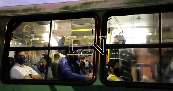 La Nación / Cuestionan disminución de frecuencia del transporte público
