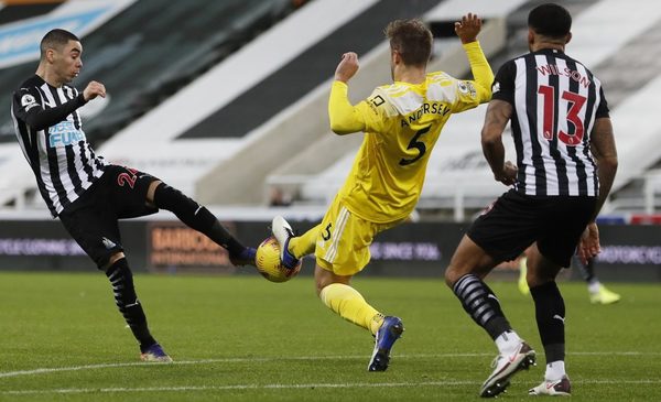 Con 'Miggy' Almirón como titular, Newcastle iguala ante el Fulham