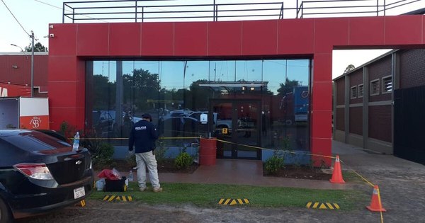 La Nación / Hallan muerto a rehén tras asalto y tiroteo en Juan L Mallorquín