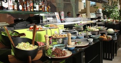 La Nación / Hotel Sheraton ofrecerá servicios especiales para este fin de año
