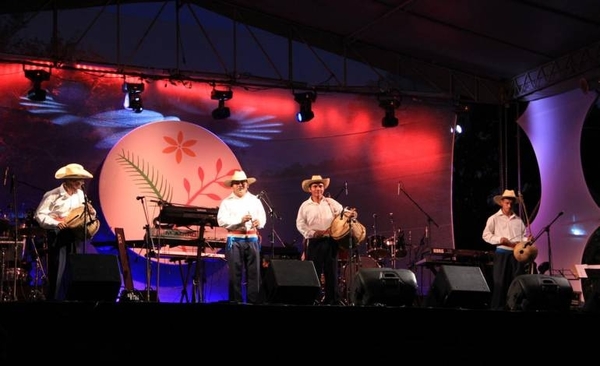 HOY / Cultura declara Patrimonio Cultural Inmaterial a música ancestral y prácticas de la banda Peteke Peteke