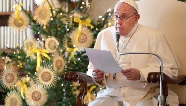 HOY / El papa lamenta que el consumismo "ha secuestrado la Navidad"