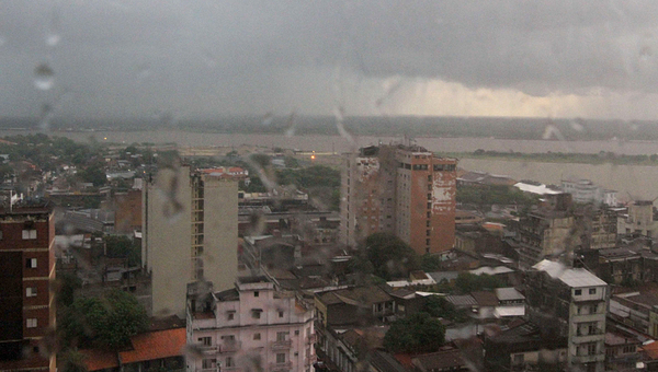 Lluvias y tormentas persistirán durante toda la jornada
