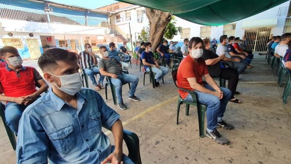 Personas privadas de libertad logran distinguirse con honores como bachilleres
