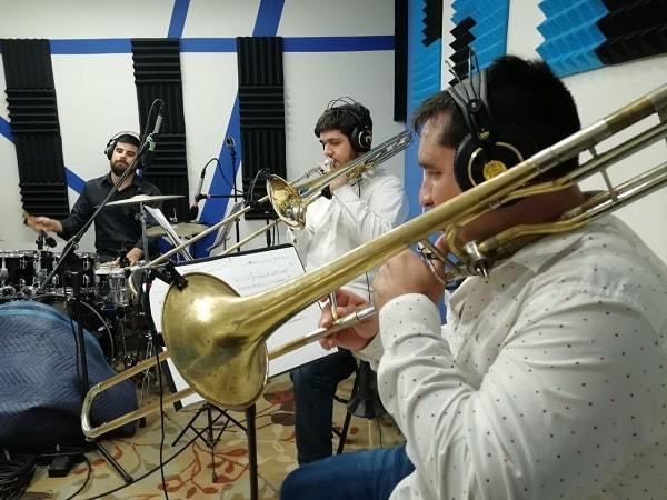 Grupo de metal se lanza con una guarania