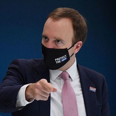 El ministro de Salud de Reino Unido admitió que la nueva cepa de coronavirus “está fuera de control” » Ñanduti