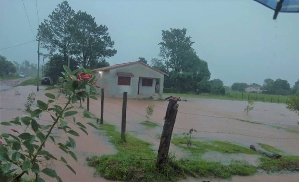 HOY / San José de los Arroyos, bajo agua tras lluvias: pobladores culpan al MOPC por taponar desagües