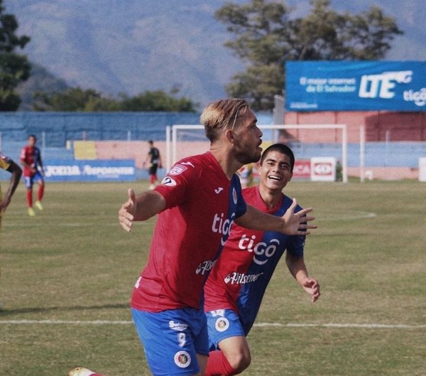 Sobrevivió a un balazo en el tobillo y la depresión, hoy juega en el extranjero