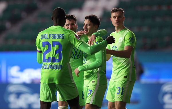 Wolfsburgo supera a Stuttgart y vuelve a zona ‘Champions’ - Fútbol - ABC Color