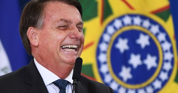 La Nación / Bolsonaro cuestiona “prisa” para acceder a vacuna contra el COVID-19