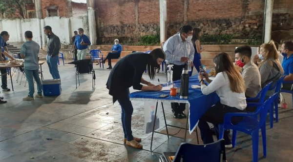 Por unanimidad, convencionales aprueban el desdoblamiento de las elecciones en el PLRA - Noticiero Paraguay