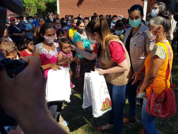 Cierran campaña “Regalo de Amor” con presencia de la Primera Dama, en Misiones