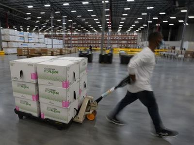 EEUU distribuye la vacuna de Moderna