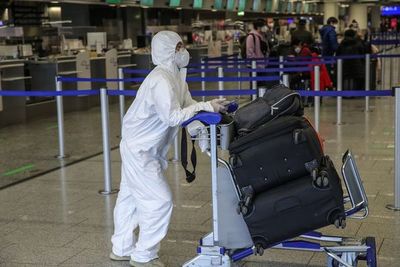Pasajeros provenientes de Reino Unido, varados en Alemania por nueva cepa de coronavirus - Mundo - ABC Color