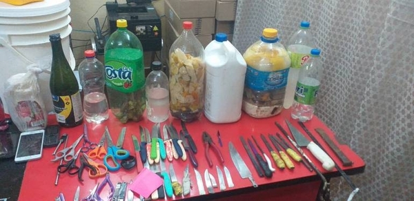 HOY / Incautan armas blancas, celulares y droga tras requisa en Buen Pastor