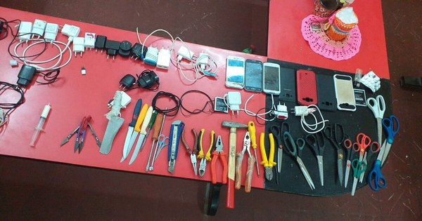 La Nación / Incautan armas blancas y celulares en el Buen Pastor