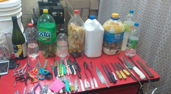 Incautan armas blancas, celulares y droga tras requisa en Buen Pastor