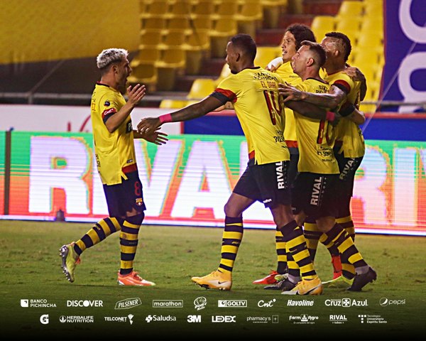 Barcelona de los paraguayos Riveros y Colmán clasifica a la final en Ecuador