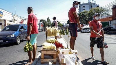 6 de cada 10 paraguayos compra productos de contrabando