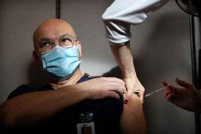 Más de medio millón de personas ya fueron vacunadas contra el coronavirus en Estados Unidos | .::Agencia IP::.