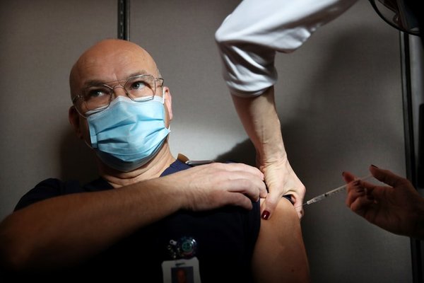 Más de medio millón de personas ya fueron vacunadas contra el coronavirus en Estados Unidos | .::Agencia IP::.