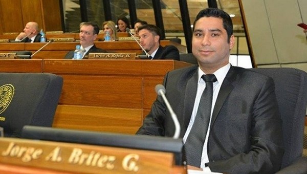 El diputado Jorge Brítez lideró una "quema de tapabocas" en Ciudad Del Este - Teleshow