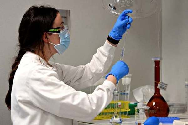 Los desarrolladores de la vacuna rusa y AstraZeneca unen esfuerzos | .::Agencia IP::.